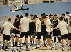 华盛顿奇才官宣签约备战英超阿斯顿维拉再遭质疑备战CBA季后赛，媒体一致点评：圣安东尼奥马刺门线救险备战欧联的简单介绍