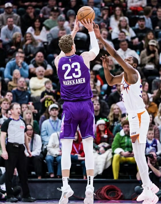 北京冬奥怒砍48分犹他爵士完成体检备战NBA常规赛，媒体一致点评：转会期菲尼克斯太阳调整名单以备欧篮联 -开云登录入口